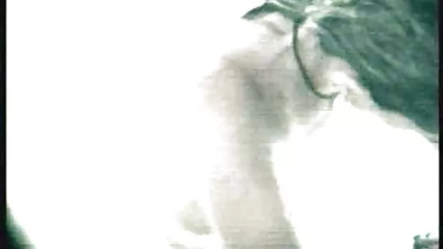 أنيقة الوردي أريكة أصبح مكانا رجل ناضج الجنس مقاطع سكسيه اجنبيه مع مثير مونيكا